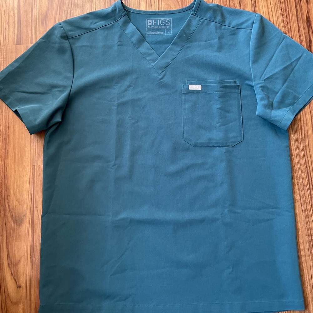 FIGS MEN SCRUB TOP
